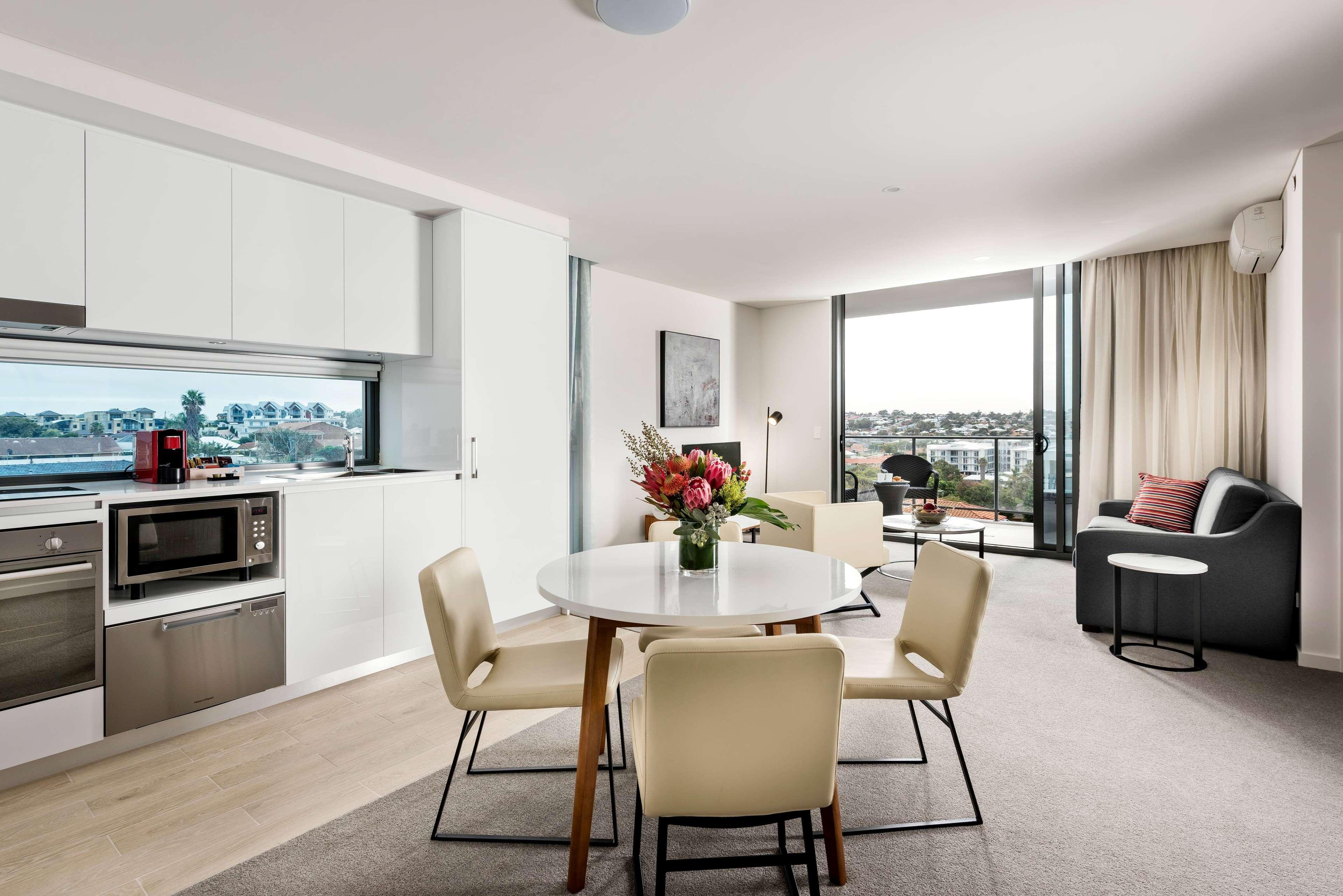 Ramada By Wyndham Vetroblu Scarborough Beach Пърт Екстериор снимка