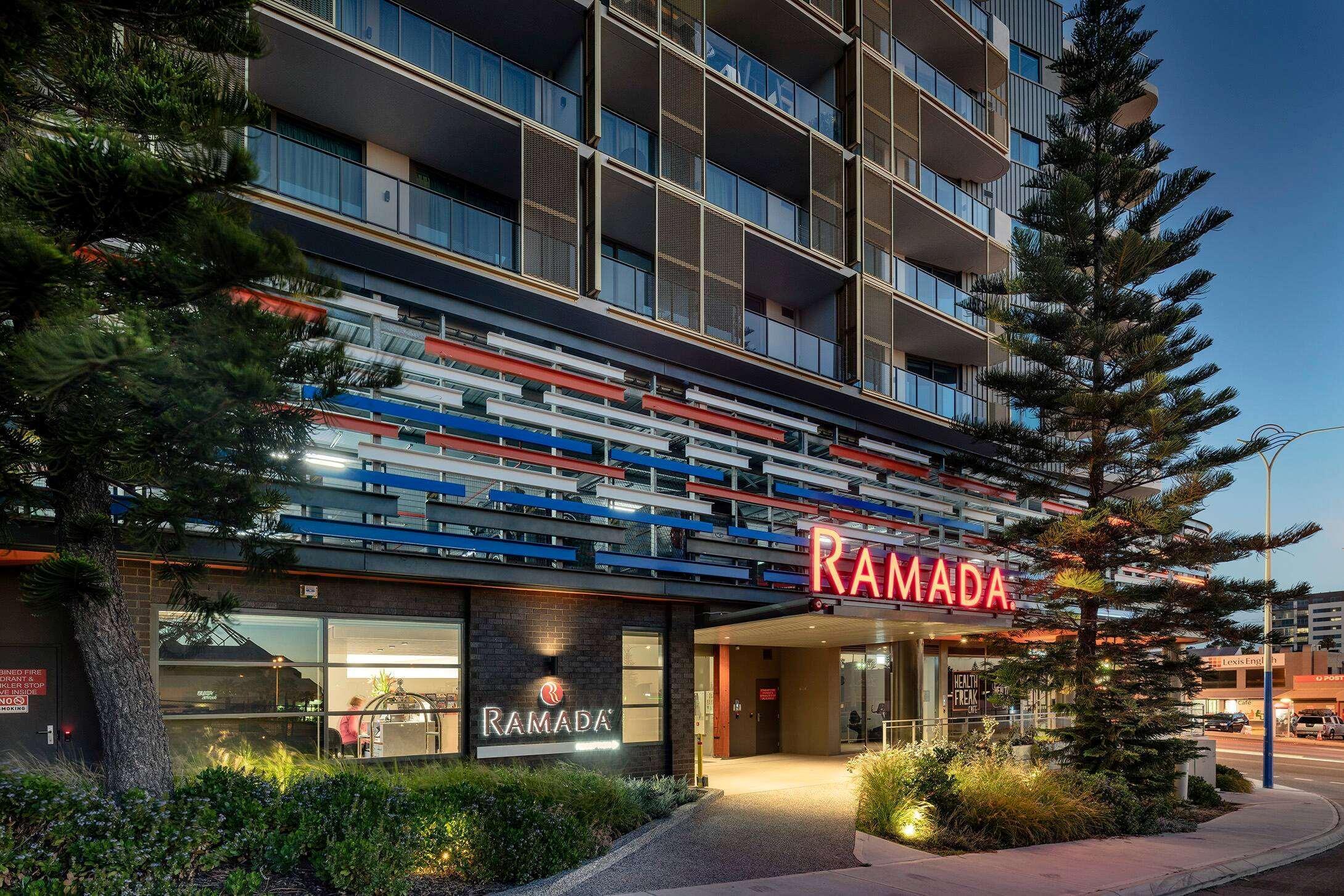 Ramada By Wyndham Vetroblu Scarborough Beach Пърт Екстериор снимка
