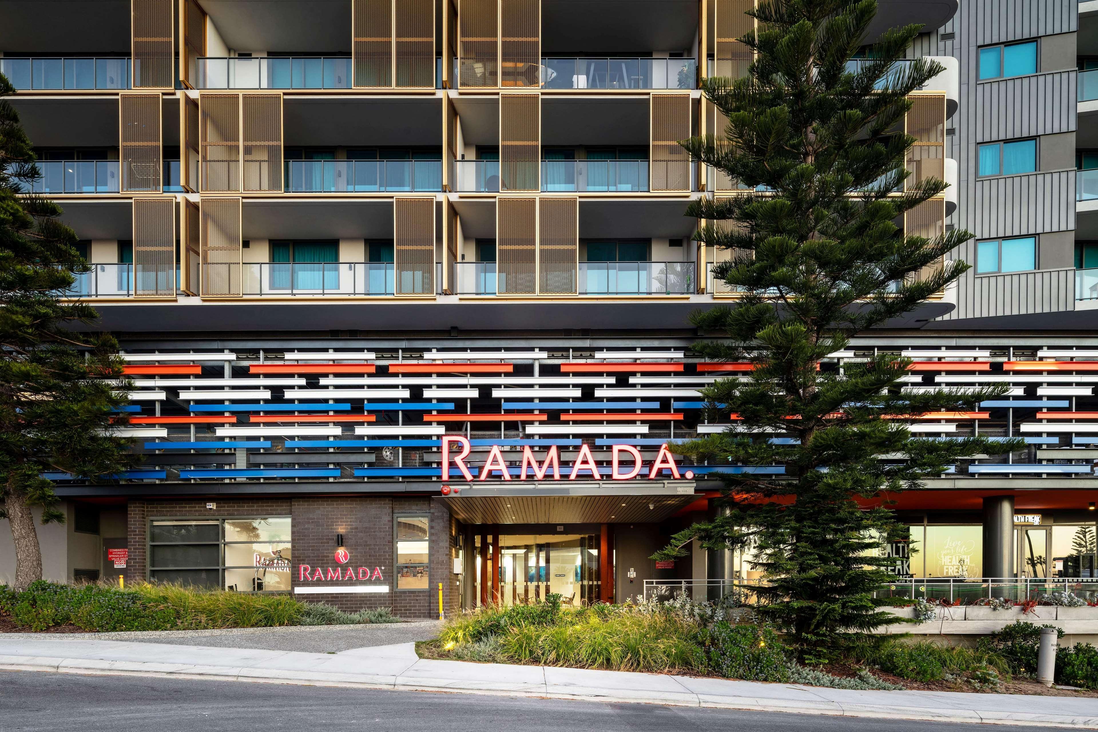 Ramada By Wyndham Vetroblu Scarborough Beach Пърт Екстериор снимка
