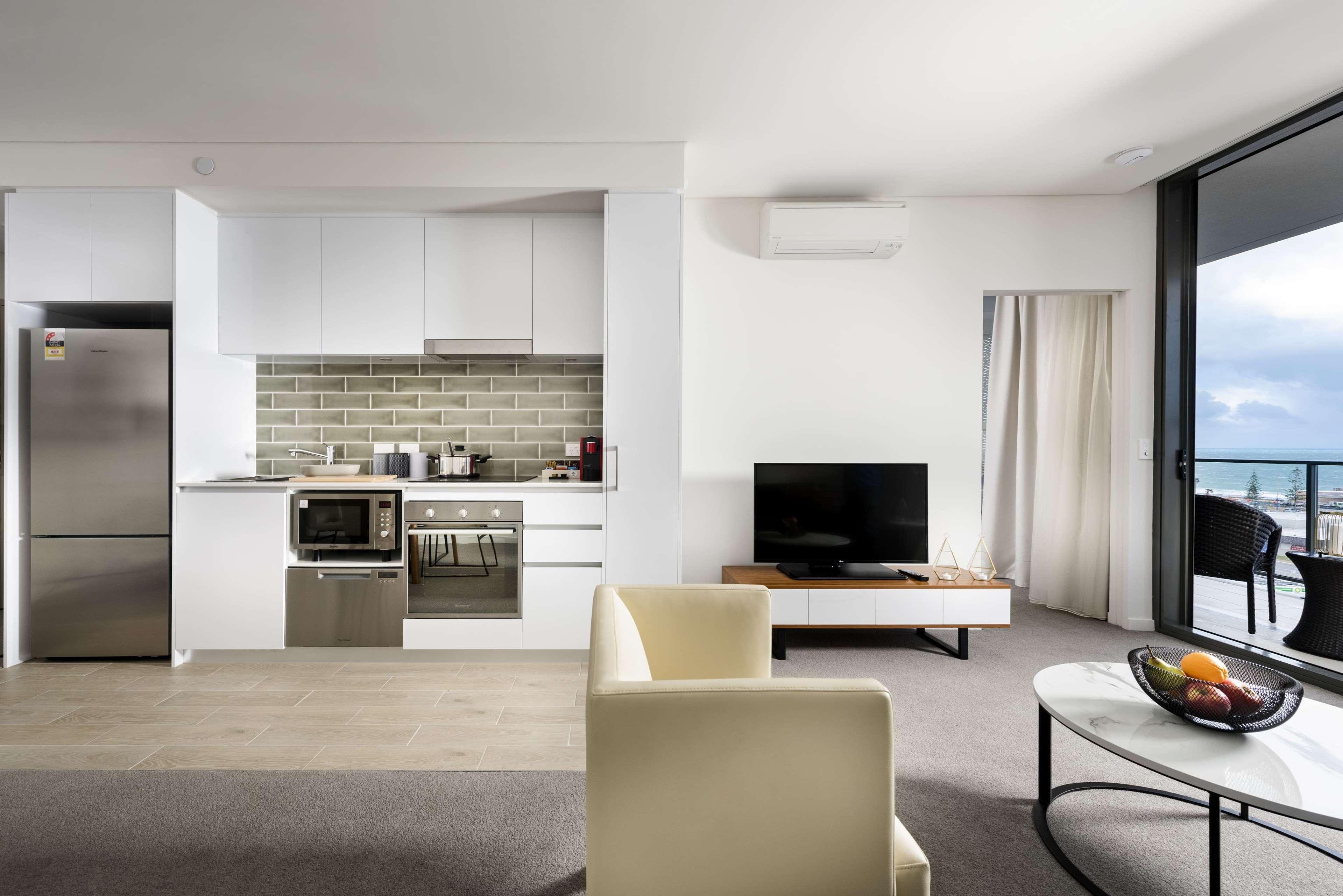 Ramada By Wyndham Vetroblu Scarborough Beach Пърт Екстериор снимка