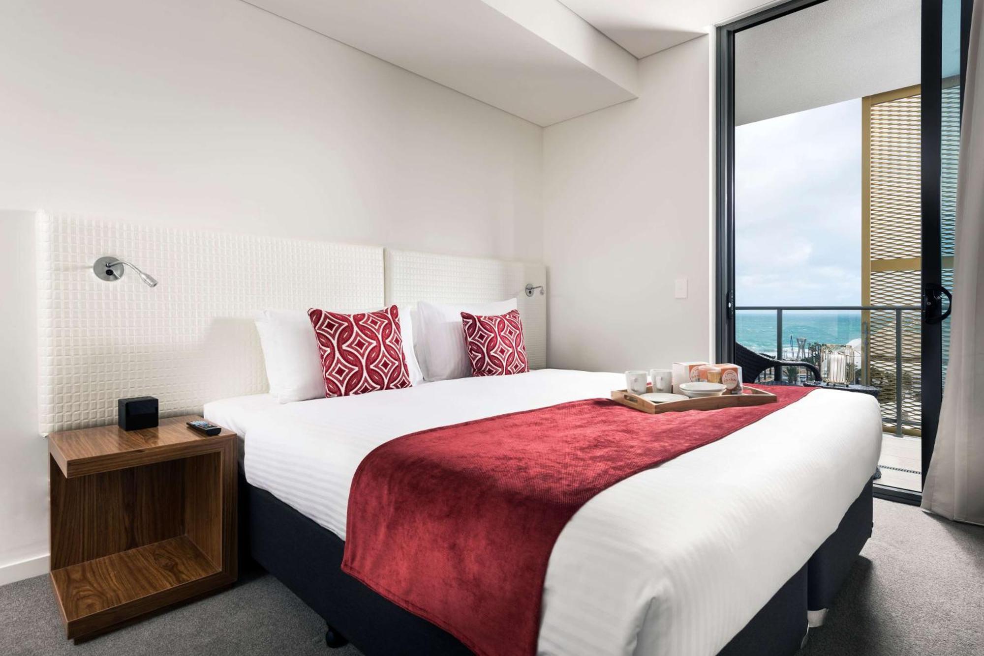 Ramada By Wyndham Vetroblu Scarborough Beach Пърт Екстериор снимка