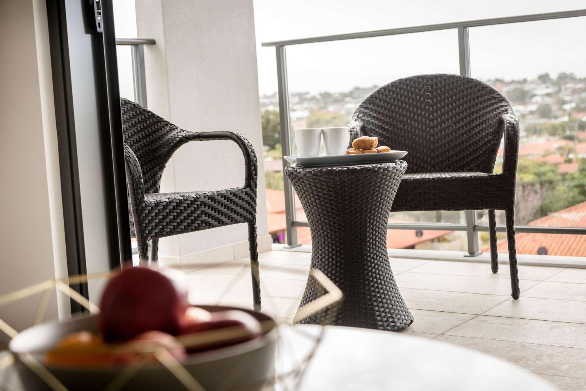 Ramada By Wyndham Vetroblu Scarborough Beach Пърт Екстериор снимка