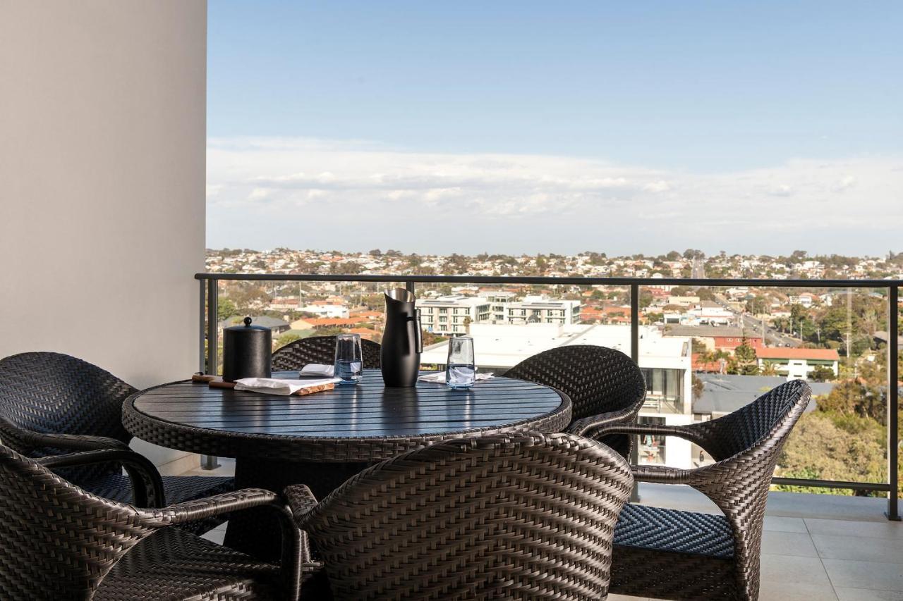 Ramada By Wyndham Vetroblu Scarborough Beach Пърт Екстериор снимка