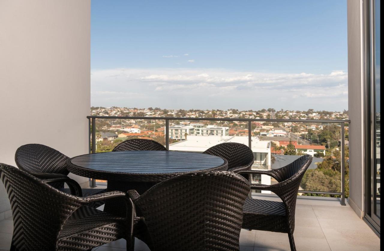 Ramada By Wyndham Vetroblu Scarborough Beach Пърт Екстериор снимка